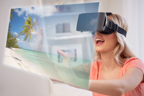 Virtual Reality (VR)